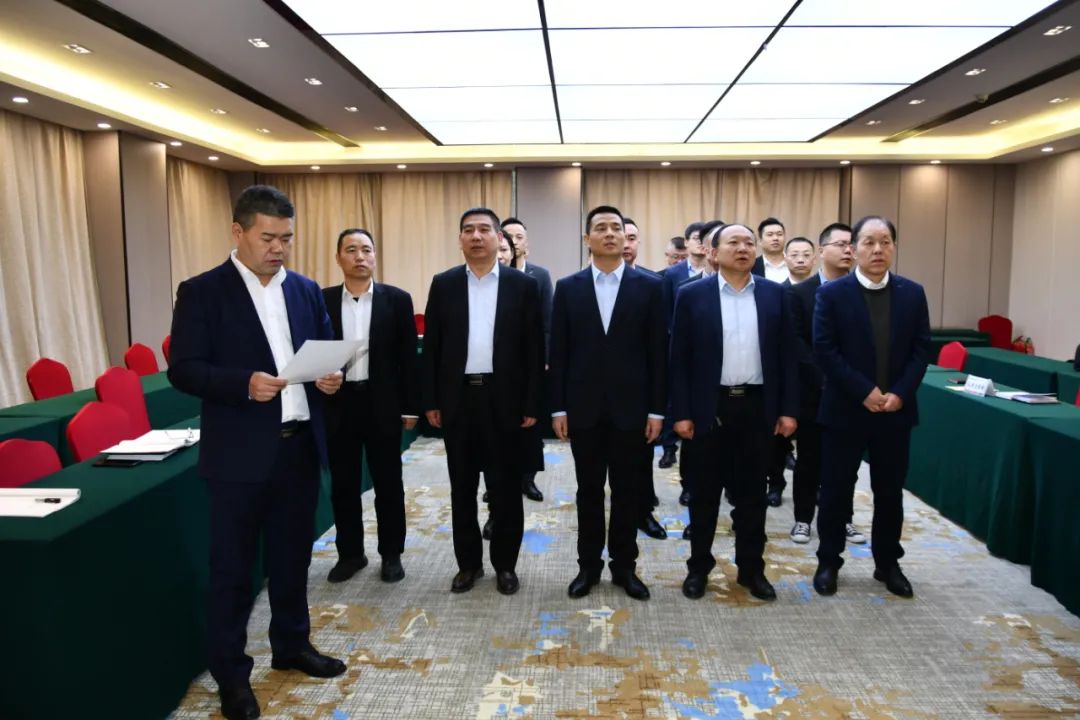 龍鋼集團召開“三心承諾”啟動儀式暨商務(wù)禮儀培訓(xùn)會 龍鋼集團召開“三心承諾”啟動儀式暨商務(wù)禮儀培訓(xùn)會