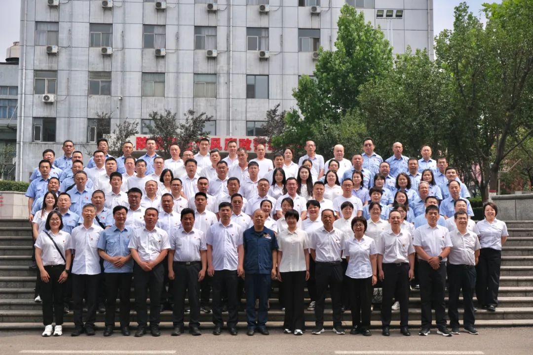 高溫熔爐煉精鋼 警示教育鑄廉心—龍鋼集團(tuán)2025年警示教育活動側(cè)記 高溫熔爐煉精鋼 警示教育鑄廉心—龍鋼集團(tuán)2025年警示教育活動側(cè)記