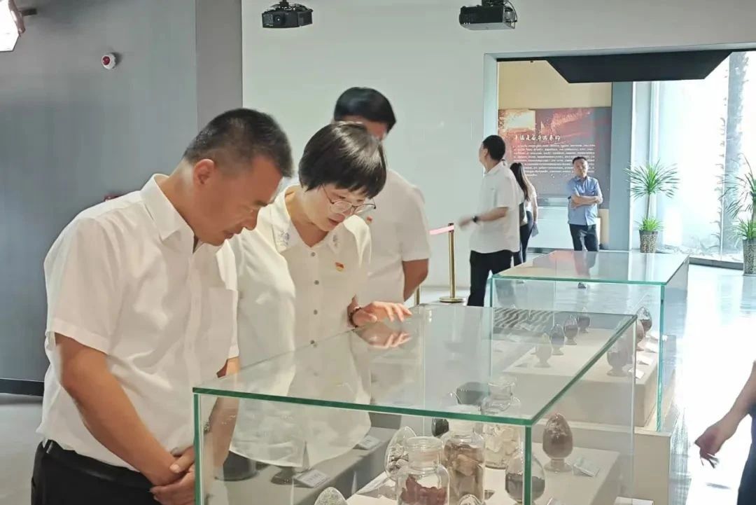 高溫熔爐煉精鋼 警示教育鑄廉心—龍鋼集團(tuán)2025年警示教育活動側(cè)記 高溫熔爐煉精鋼 警示教育鑄廉心—龍鋼集團(tuán)2025年警示教育活動側(cè)記