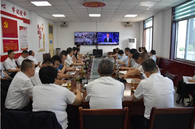 迎新筑夢啟新程 薪火相傳共奮進——龍鋼集團公司召開新入職大學(xué)生座談會