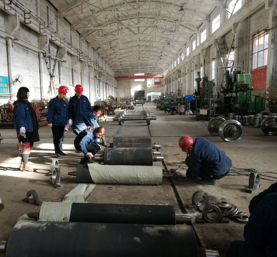周末加班進(jìn)一線 義務(wù)勞動展風(fēng)采 周末加班進(jìn)一線 義務(wù)勞動展風(fēng)采