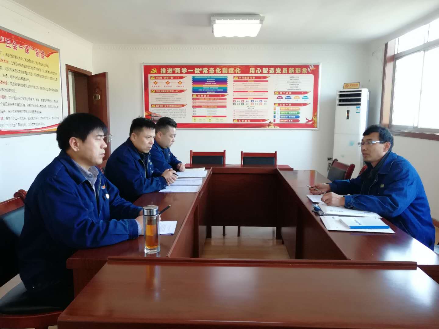 華冶公司機關黨支部“圍繞經(jīng)營抓黨建 抓好黨建促經(jīng)營”