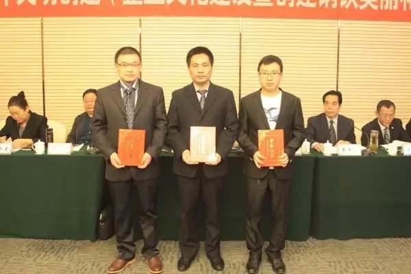 龍鋼集團召開2016年文明創(chuàng)建（企業(yè)文化建設(shè)暨鋼鐵美麗花創(chuàng)建）推進會