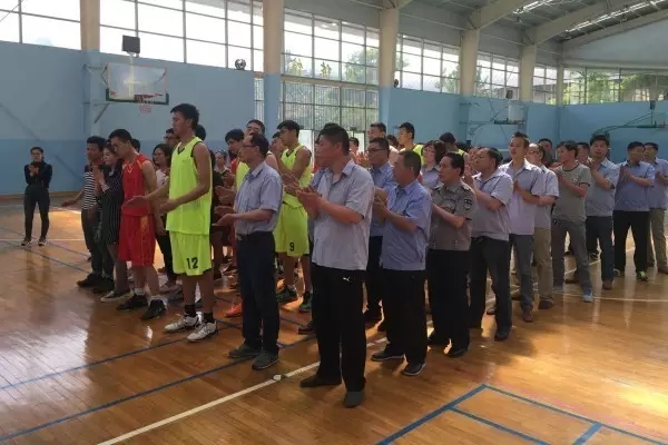 以球會友 強化合作 ——龍鋼集團公司與陜西省水電工程物資公司舉行籃球友誼賽 以球會友 強化合作 ——龍鋼集團公司與陜西省水電工程物資公司舉行籃球友誼賽