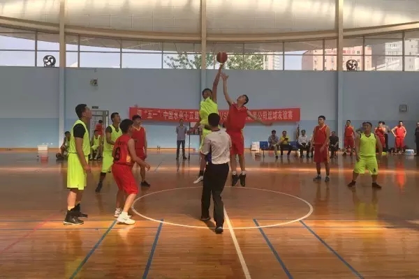 以球會友 強化合作 ——龍鋼集團公司與陜西省水電工程物資公司舉行籃球友誼賽 以球會友 強化合作 ——龍鋼集團公司與陜西省水電工程物資公司舉行籃球友誼賽