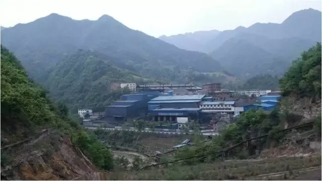 礦山這十年，風(fēng)雨兼程