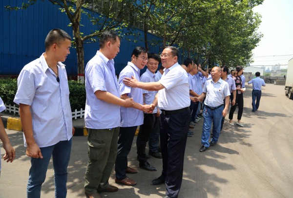 龍鋼集團黨政工領導到韓城片區(qū)慰問“送清涼” 龍鋼集團黨政工領導到韓城片區(qū)慰問“送清涼”