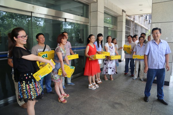 龍鋼集團黨政工領導到韓城片區(qū)慰問“送清涼” 龍鋼集團黨政工領導到韓城片區(qū)慰問“送清涼”