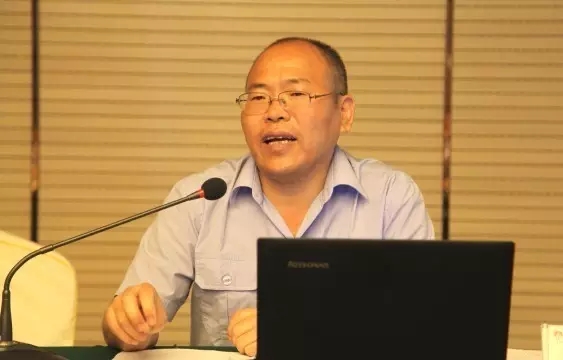 一堂生動深刻的黨課---龍鋼集團黨委舉辦“兩學(xué)一做”專題黨課 一堂生動深刻的黨課---龍鋼集團黨委舉辦“兩學(xué)一做”專題黨課