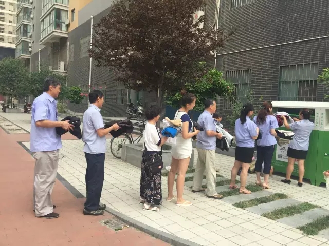 綜合服務(wù)公司舉行“衣暖人心，愛(ài)心捐贈(zèng)”公益活動(dòng)