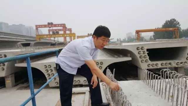 勇于開拓　積極創(chuàng)效　敬業(yè)奉獻(xiàn)的標(biāo)兵---陜鋼集團(tuán)2014-2016年度共產(chǎn)黨員標(biāo)兵馮瑋