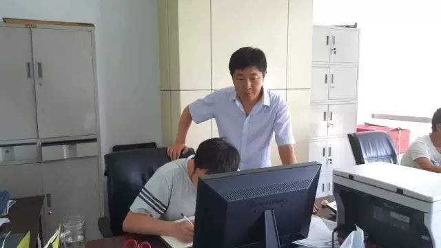 勇于開拓 積極創(chuàng)效 敬業(yè)奉獻(xiàn)的標(biāo)兵---陜鋼集團(tuán)2014-2016年度共產(chǎn)黨員標(biāo)兵馮瑋 勇于開拓 積極創(chuàng)效 敬業(yè)奉獻(xiàn)的標(biāo)兵---陜鋼集團(tuán)2014-2016年度共產(chǎn)黨員標(biāo)兵馮瑋