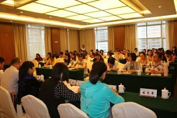 陜煤化集團巾幗就業(yè)創(chuàng)新?陜鋼(家政)培訓(xùn)班開班 陜煤化集團巾幗就業(yè)創(chuàng)新?陜鋼(家政)培訓(xùn)班開班
