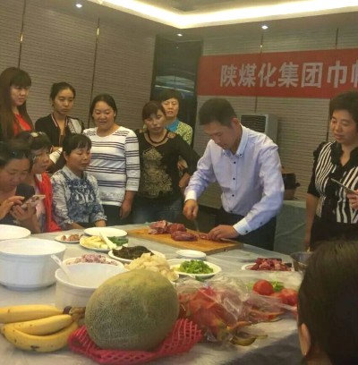 陜煤化集團巾幗就業(yè)創(chuàng)新?陜鋼(家政)培訓(xùn)班開班 陜煤化集團巾幗就業(yè)創(chuàng)新?陜鋼(家政)培訓(xùn)班開班