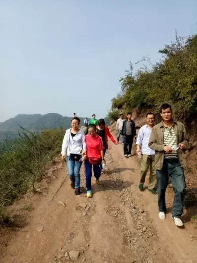 禹宏置業(yè)公司組織開(kāi)展戶外登山活動(dòng) 禹宏置業(yè)公司組織開(kāi)展戶外登山活動(dòng)