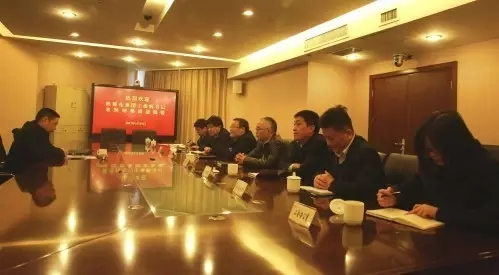 陜煤化集團(tuán)王海帆書記到龍鋼集團(tuán)禹華園小區(qū)送溫暖