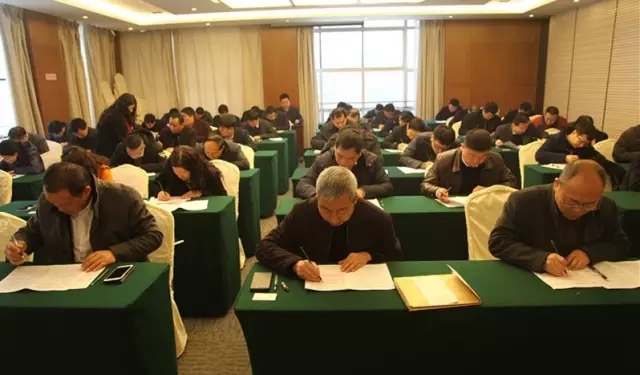 龍鋼集團公司舉辦企業(yè)主要負責(zé)人、安全管理人員復(fù)審、辦證考試