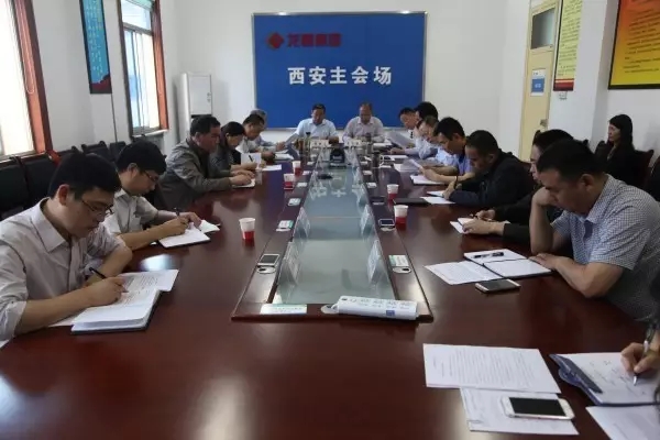 龍鋼集團公司黨委中心組專題學習安全環(huán)保法規(guī)