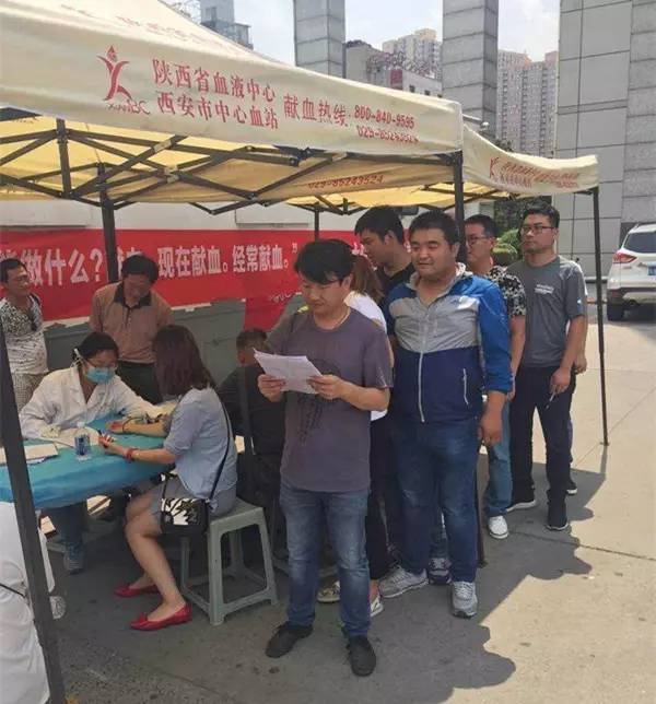 血脈相連 愛灑古城—龍鋼集團(tuán)公司機(jī)關(guān)團(tuán)總支組織開展義務(wù)獻(xiàn)血