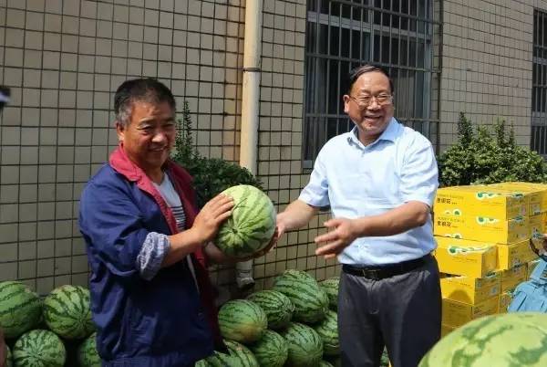 董銀師、劉光明、陳輝赴基層單位慰問(wèn)送清涼
