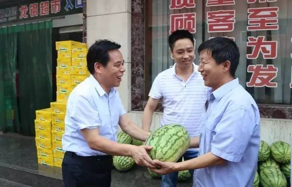 董銀師、劉光明、陳輝赴基層單位慰問(wèn)送清涼