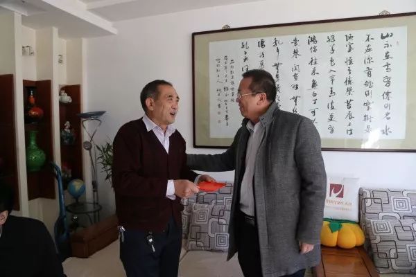 唐鑫一行看望集團公司離退休老干部及遺屬 唐鑫一行看望集團公司離退休老干部及遺屬