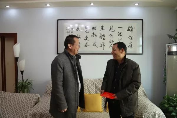 唐鑫一行看望集團公司離退休老干部及遺屬 唐鑫一行看望集團公司離退休老干部及遺屬