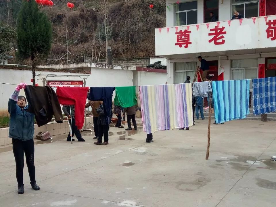 愛(ài)心在行動(dòng) 爭(zhēng)做“活雷鋒”---大西溝礦業(yè)公司3.5雷鋒活動(dòng)日側(cè)記 愛(ài)心在行動(dòng) 爭(zhēng)做“活雷鋒”---大西溝礦業(yè)公司3.5雷鋒活動(dòng)日側(cè)記