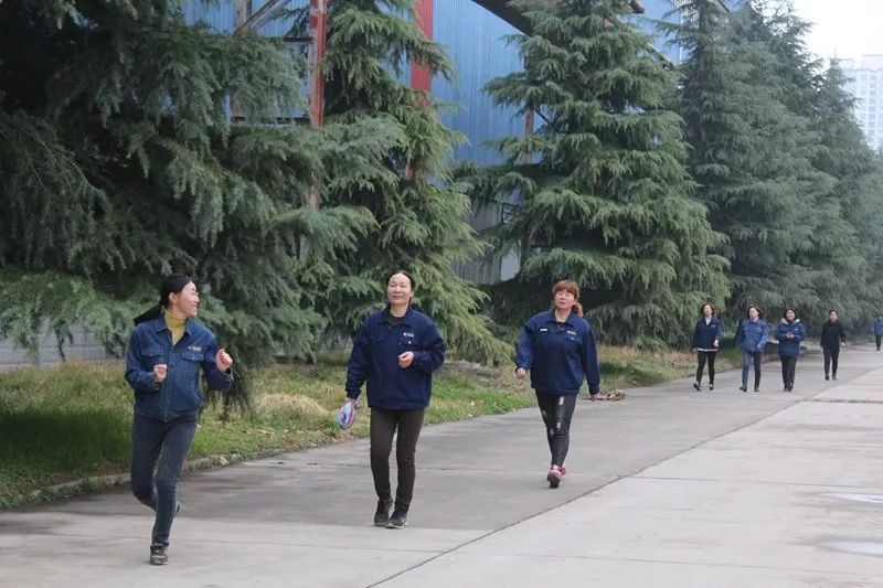 綠色女人節(jié) 健康健步走——西鋼公司、紅光物流公司舉辦女職工2018“健康健步走”比賽