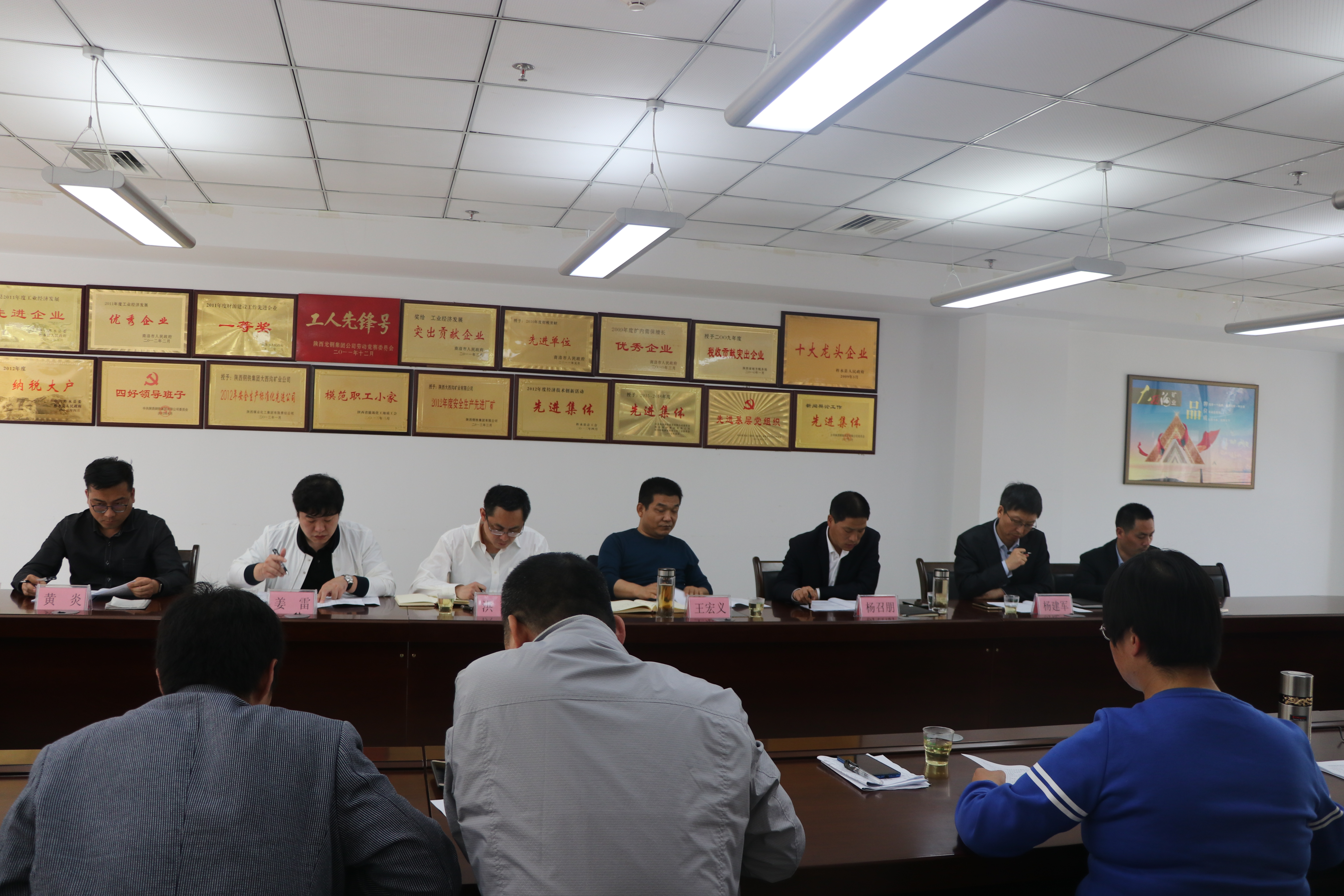 陜鋼集團(tuán)供銷部一行到大西溝礦業(yè)公司調(diào)研國內(nèi)礦貿(mào)易業(yè)務(wù)