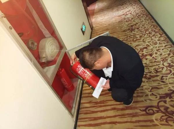 龍鋼集團檢查基層單位春檢、安全管理工作