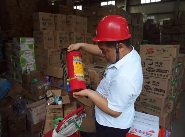 龍鋼集團檢查基層單位春檢、安全管理工作