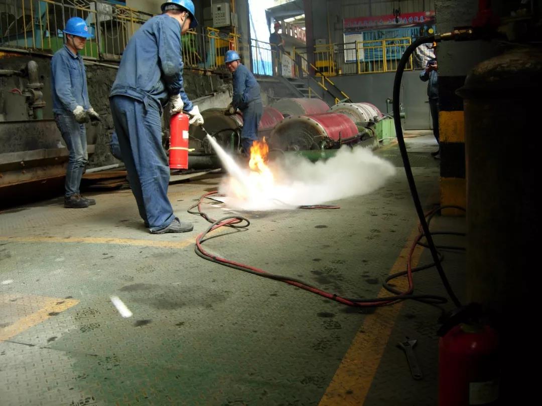 大西溝礦業(yè)公司第一選礦車間開展乙炔泄露火災事故應急演練 大西溝礦業(yè)公司第一選礦車間開展乙炔泄露火災事故應急演練