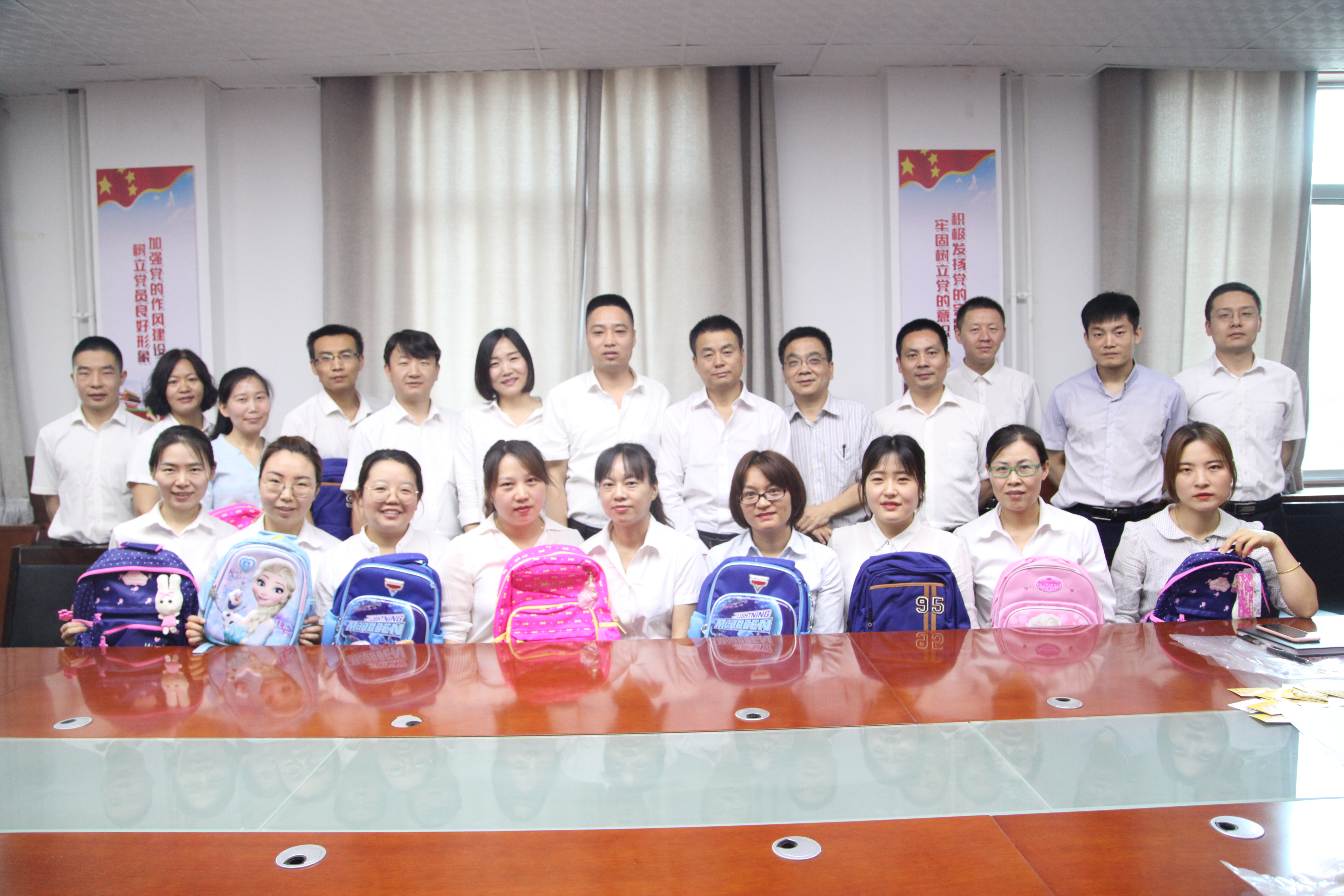 “關(guān)注成長(zhǎng) 筑夢(mèng)六一”——龍鋼集團(tuán)女職委開展“六一兒童節(jié)”關(guān)愛活動(dòng)