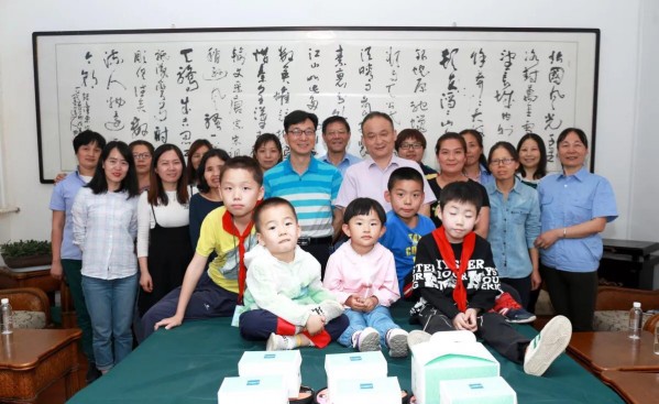 “關(guān)注成長(zhǎng) 筑夢(mèng)六一”——龍鋼集團(tuán)女職委開展“六一兒童節(jié)”關(guān)愛活動(dòng) “關(guān)注成長(zhǎng) 筑夢(mèng)六一”——龍鋼集團(tuán)女職委開展“六一兒童節(jié)”關(guān)愛活動(dòng)