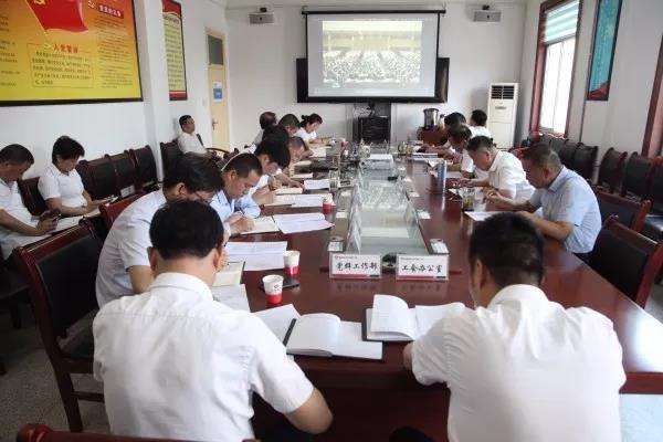 龍鋼集團(tuán)黨委理論學(xué)習(xí)中心組進(jìn)行“不忘初心、牢記使命”專題學(xué)習(xí)