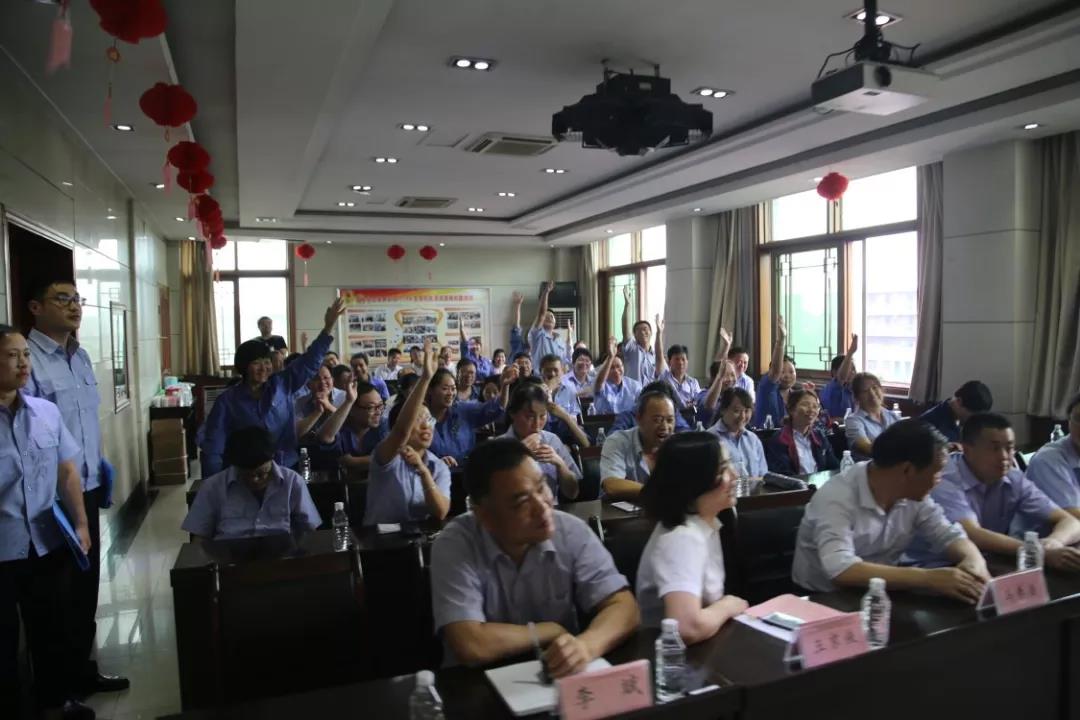 一封家書寄深情 千言萬語說安全——龍鋼集團公司組織開展“安全家書巡回誦讀”活動 一封家書寄深情 千言萬語說安全——龍鋼集團公司組織開展“安全家書巡回誦讀”活動