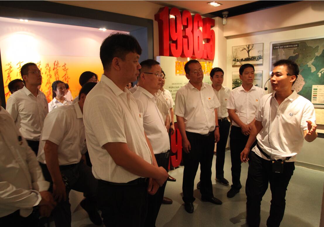 回望波瀾壯闊奮斗史 開創(chuàng)非鋼產(chǎn)業(yè)新篇章——龍鋼集團黨委開展“不忘初心 牢記使命”主題黨日活動 回望波瀾壯闊奮斗史 開創(chuàng)非鋼產(chǎn)業(yè)新篇章——龍鋼集團黨委開展“不忘初心 牢記使命”主題黨日活動