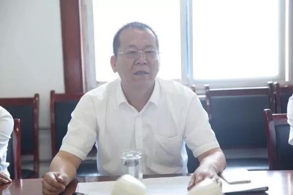 龍鋼集團黨委理論學(xué)習(xí)中心組開展先進典型教育及黨章黨規(guī)專題學(xué)習(xí) 龍鋼集團黨委理論學(xué)習(xí)中心組開展先進典型教育及黨章黨規(guī)專題學(xué)習(xí)