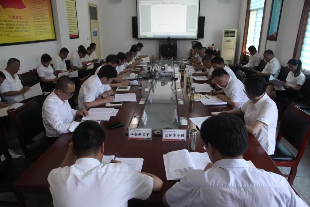 龍鋼集團(tuán)公司黨委理論學(xué)習(xí)中心組進(jìn)行第十六次集中學(xué)習(xí) 龍鋼集團(tuán)公司黨委理論學(xué)習(xí)中心組進(jìn)行第十六次集中學(xué)習(xí)