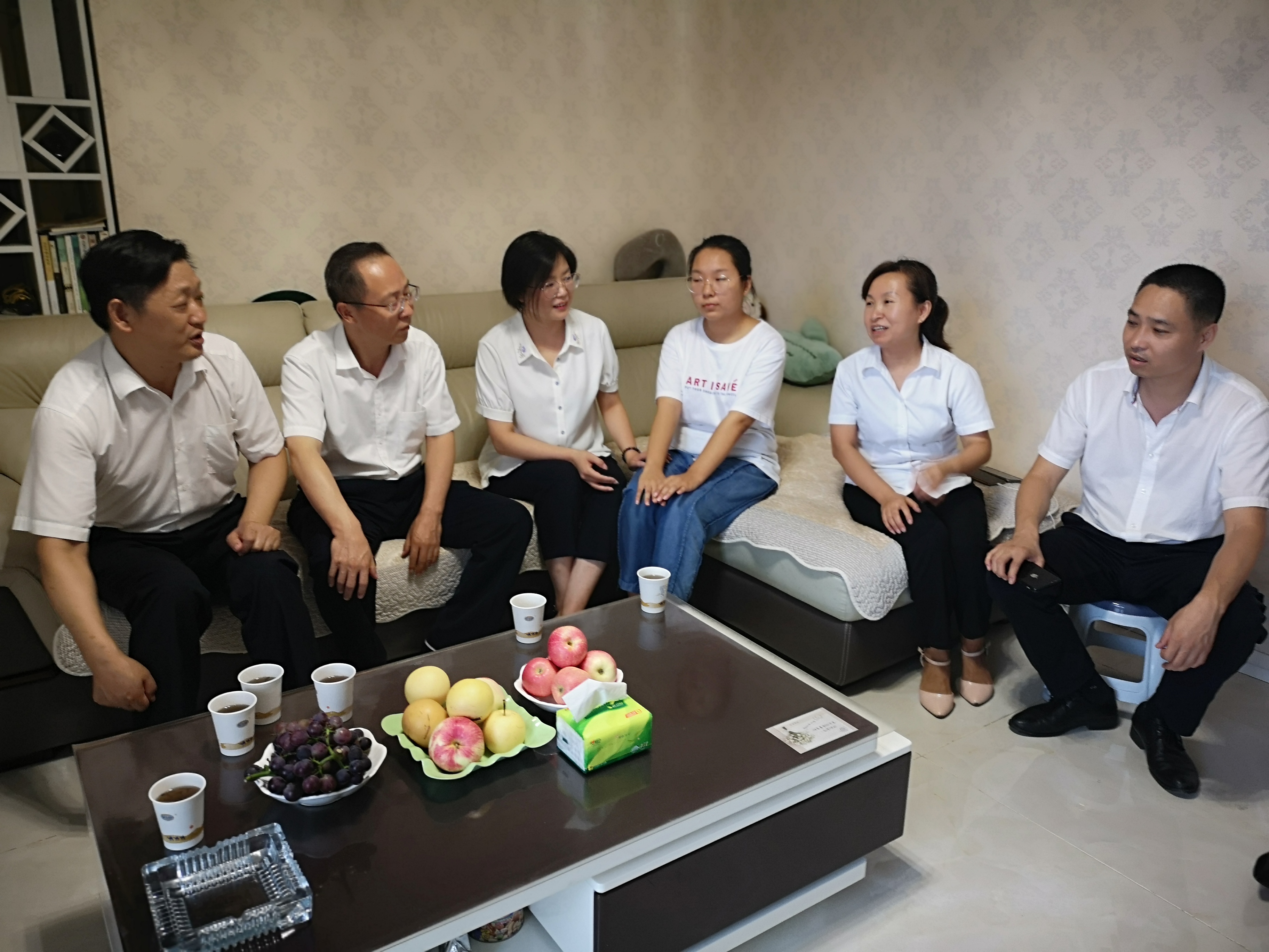 龍鋼集團(tuán)金秋助學(xué) 為莘莘學(xué)子送關(guān)懷 龍鋼集團(tuán)金秋助學(xué) 為莘莘學(xué)子送關(guān)懷