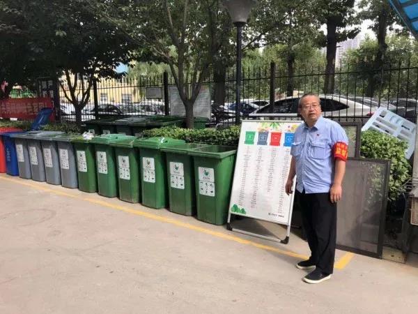 西鋼物業(yè)垃圾分類啟動 垃圾分類監(jiān)督員正式上崗 西鋼物業(yè)垃圾分類啟動 垃圾分類監(jiān)督員正式上崗
