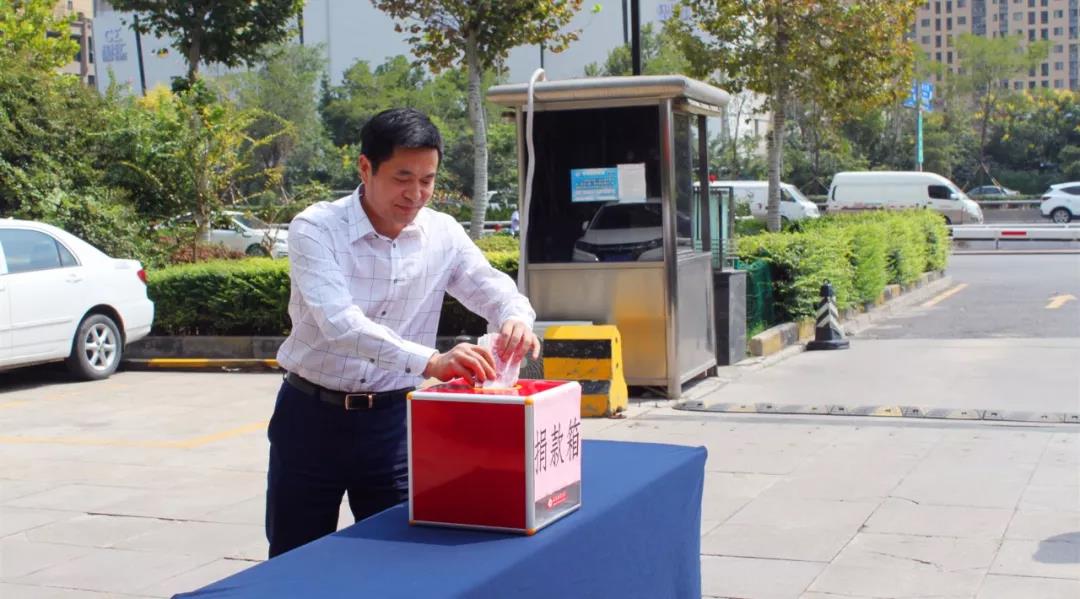 “獻(xiàn)綿薄之力 涌溫暖之泉”——禹龍國(guó)際酒店公司組織愛心捐款活動(dòng) “獻(xiàn)綿薄之力 涌溫暖之泉”——禹龍國(guó)際酒店公司組織愛心捐款活動(dòng)