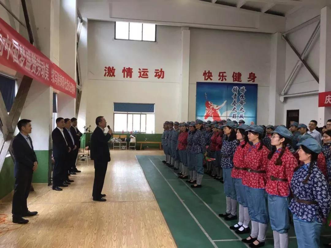 嘹亮的頌歌　深情的祝?！堜摷瘓F百人合唱節(jié)目側記