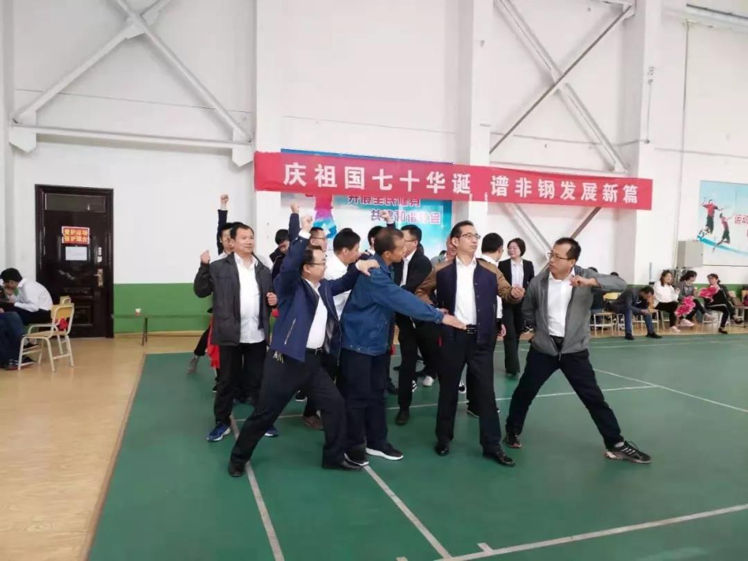 嘹亮的頌歌　深情的祝福——龍鋼集團百人合唱節(jié)目側記