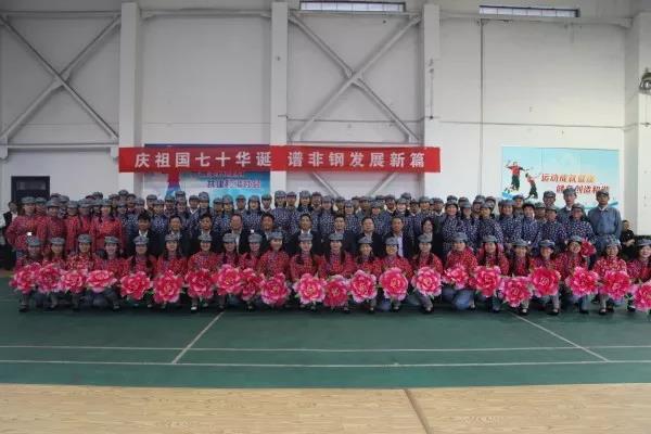 嘹亮的頌歌　深情的祝福——龍鋼集團百人合唱節(jié)目側記