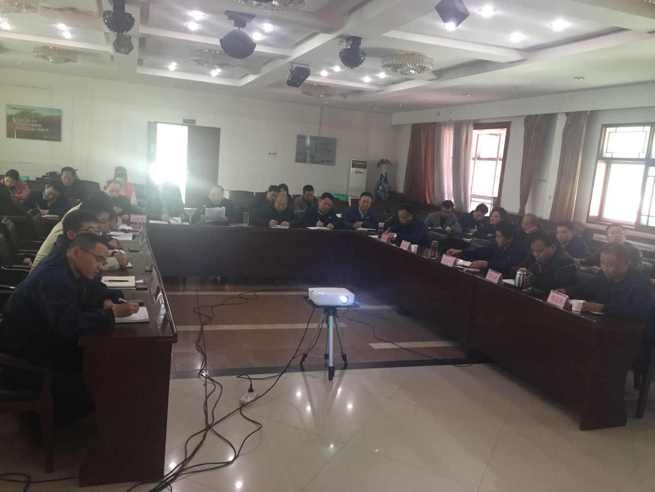 大西溝礦業(yè)公司組織黨員干部學(xué)習(xí)違反中央八項(xiàng)規(guī)定精神典型案例通報(bào) 大西溝礦業(yè)公司組織黨員干部學(xué)習(xí)違反中央八項(xiàng)規(guī)定精神典型案例通報(bào)