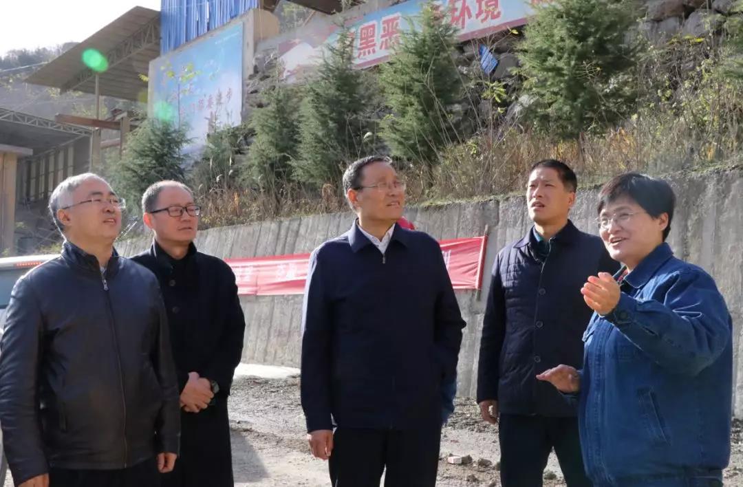 陜煤集團(tuán)對(duì)龍鋼集團(tuán)大西溝礦業(yè)公司進(jìn)行安全大檢查 陜煤集團(tuán)對(duì)龍鋼集團(tuán)大西溝礦業(yè)公司進(jìn)行安全大檢查
