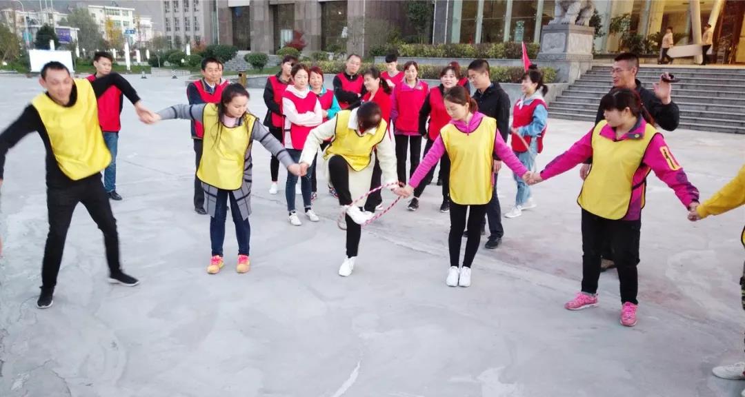 磨練意志，超越自我，凝聚團(tuán)隊(duì)，贏在執(zhí)行——酒店板塊開(kāi)展2019年度員工素質(zhì)集訓(xùn)活動(dòng)