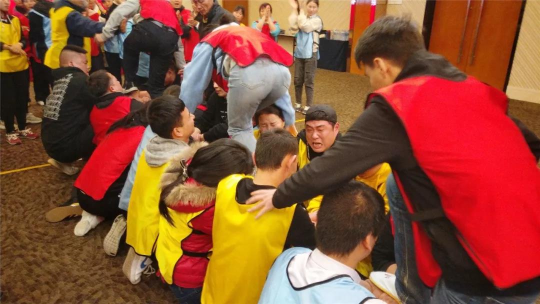 磨練意志，超越自我，凝聚團(tuán)隊(duì)，贏在執(zhí)行——酒店板塊開(kāi)展2019年度員工素質(zhì)集訓(xùn)活動(dòng)